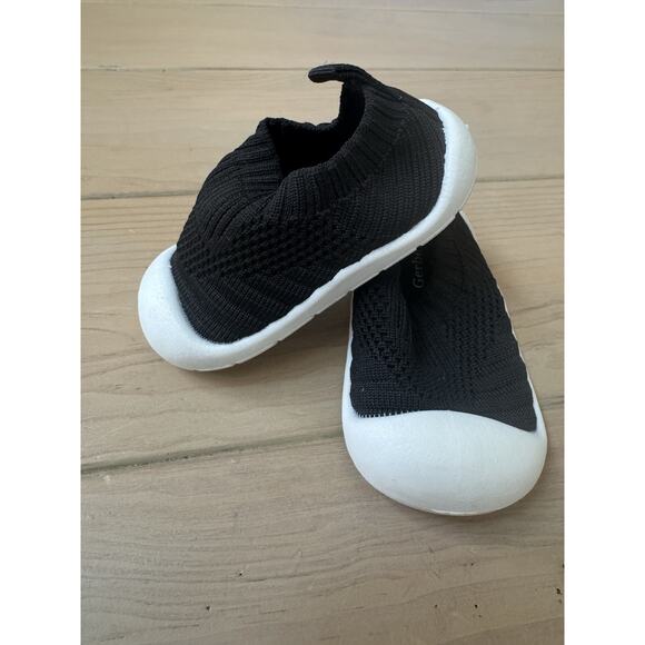 Toddler Gerber Neutral Stretchy Knit Slip-On Sneaker Black Size 2 - Picture 1 of 4